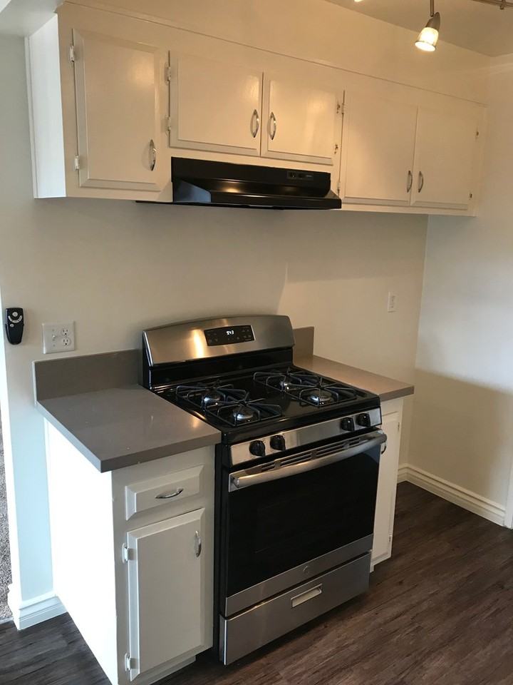 Medallion Court - Photo 6 of 24