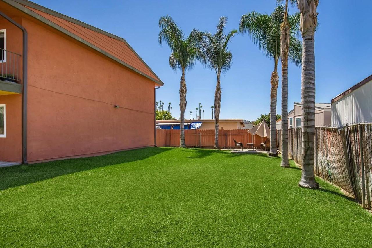 Lila Gardens - Photo 4 of 15