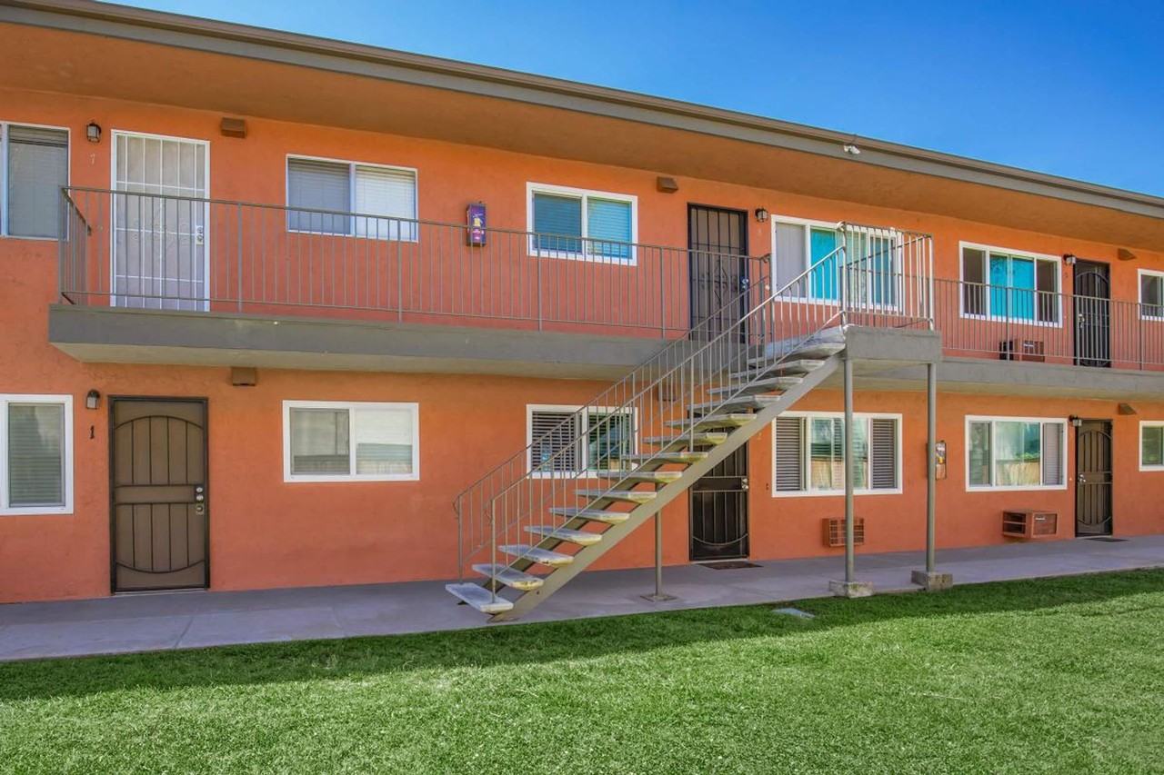 Lila Gardens - Photo 6 of 15