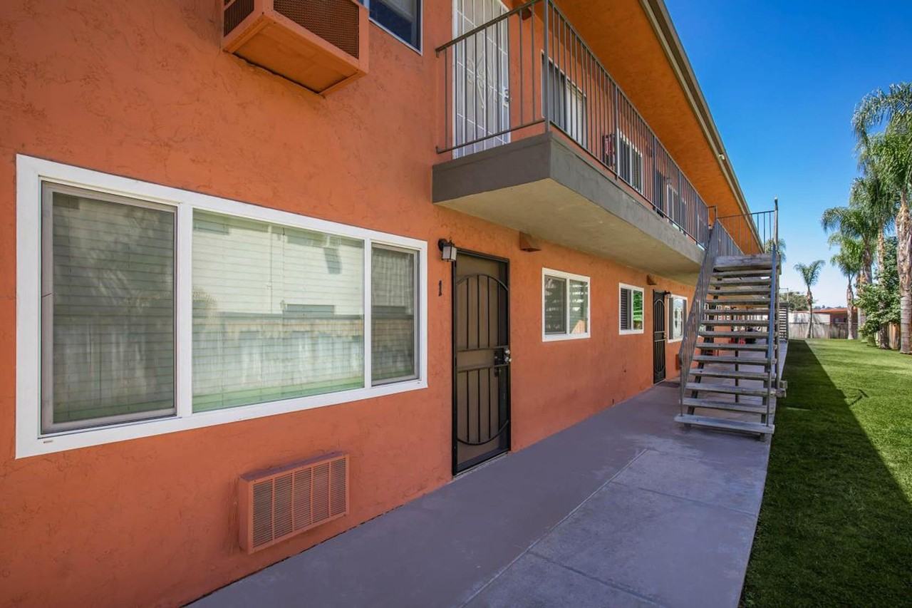 Lila Gardens - Photo 7 of 15