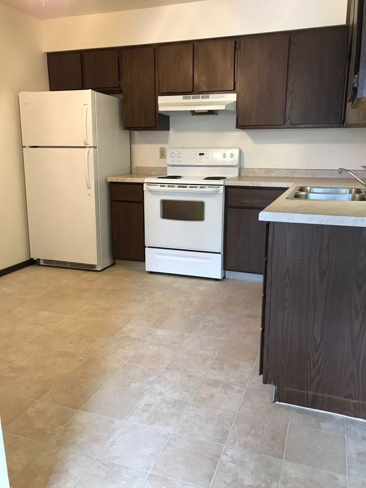 1011 Imperial - Photo 2 of 12