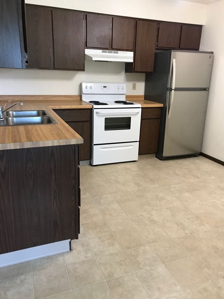 1011 Imperial - Photo 4 of 12