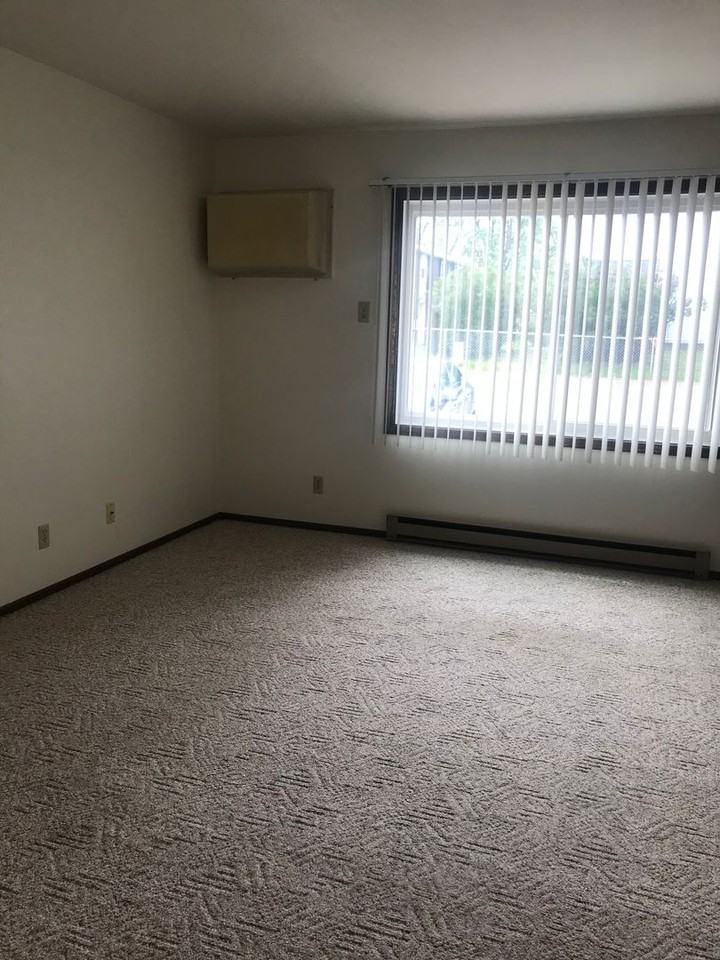 1011 Imperial - Photo 5 of 12