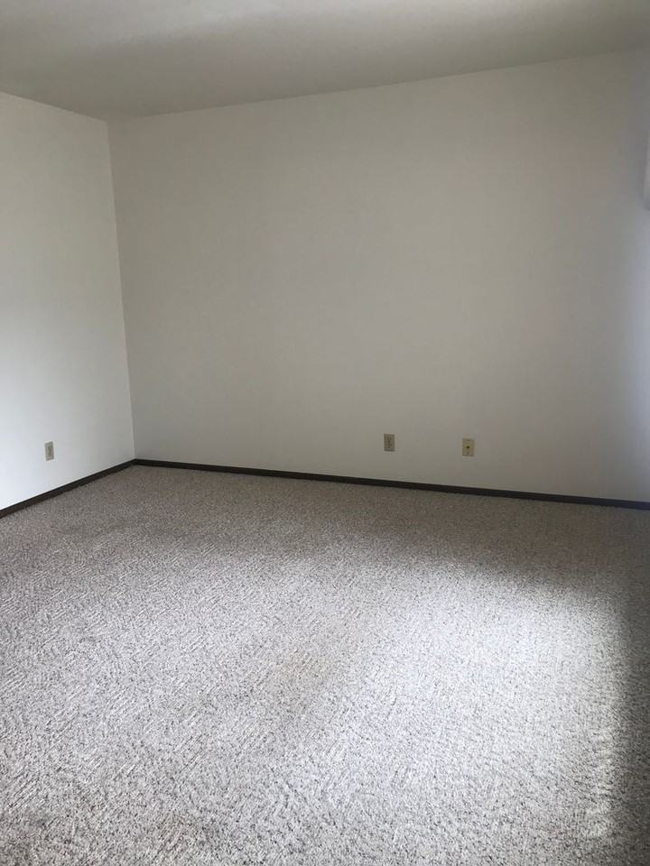 1011 Imperial - Photo 6 of 12