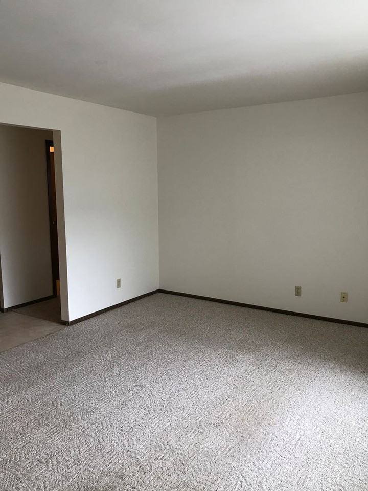 1011 Imperial - Photo 7 of 12