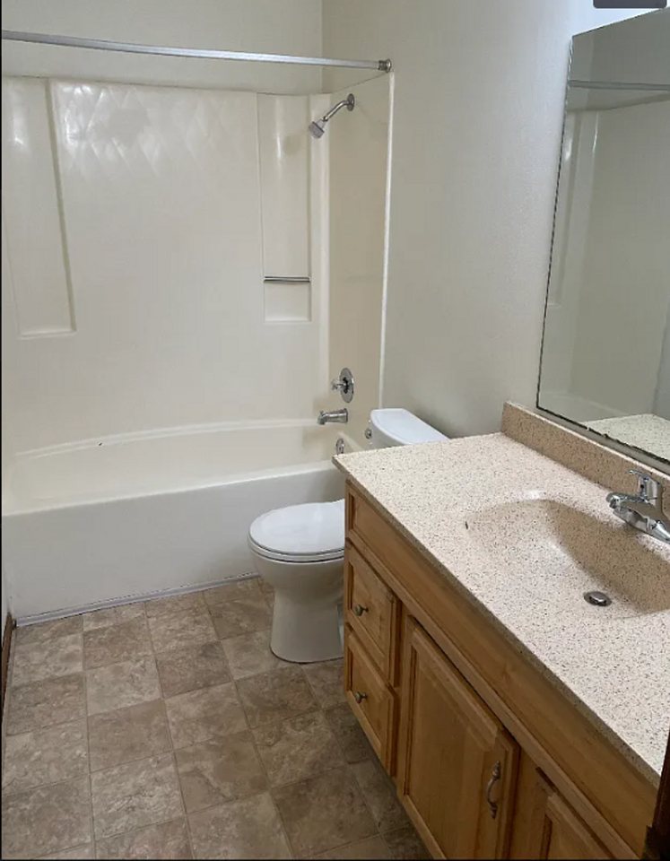 Bloomington 79 - Photo 2 of 4