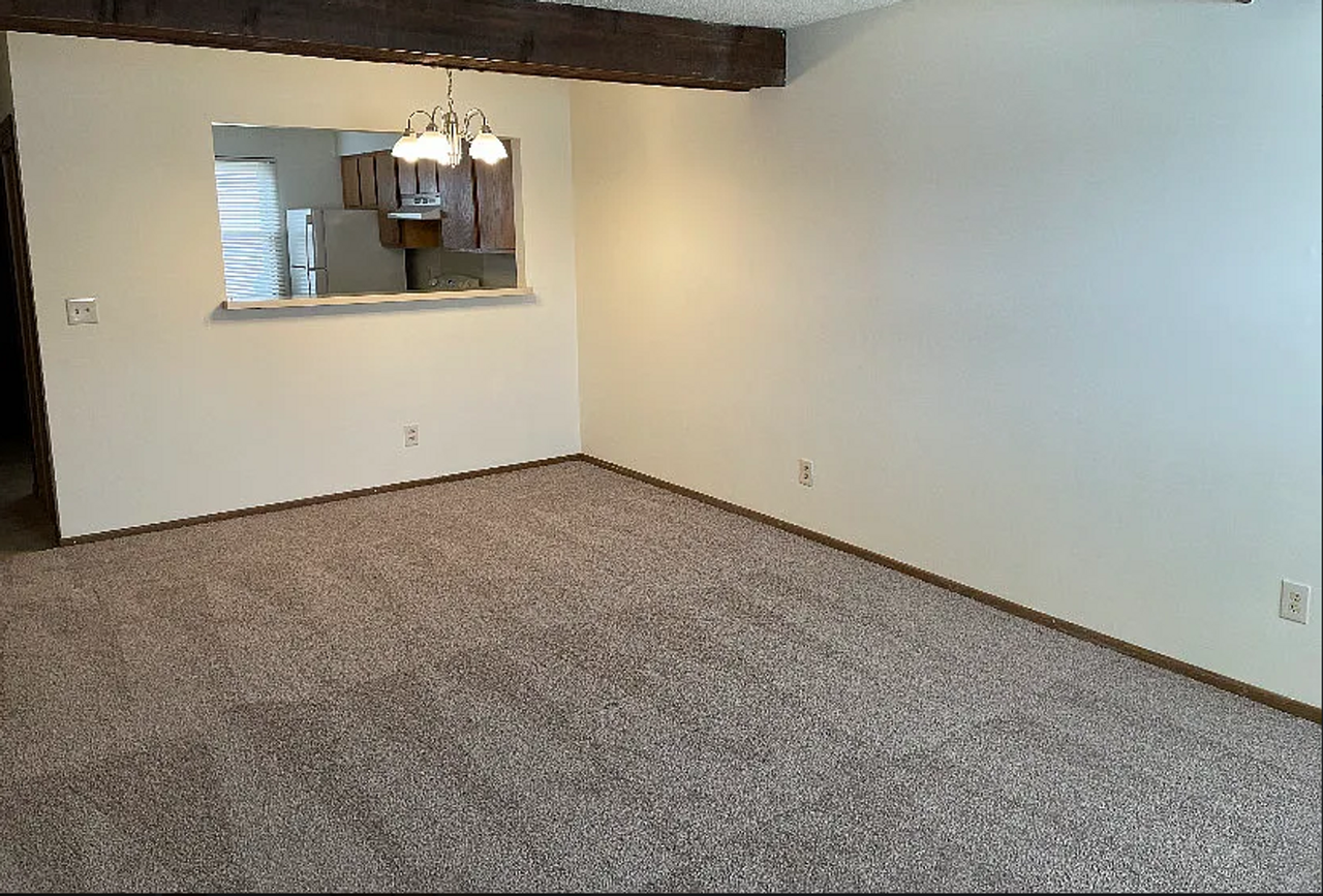 Bloomington 79 - Photo 3 of 4