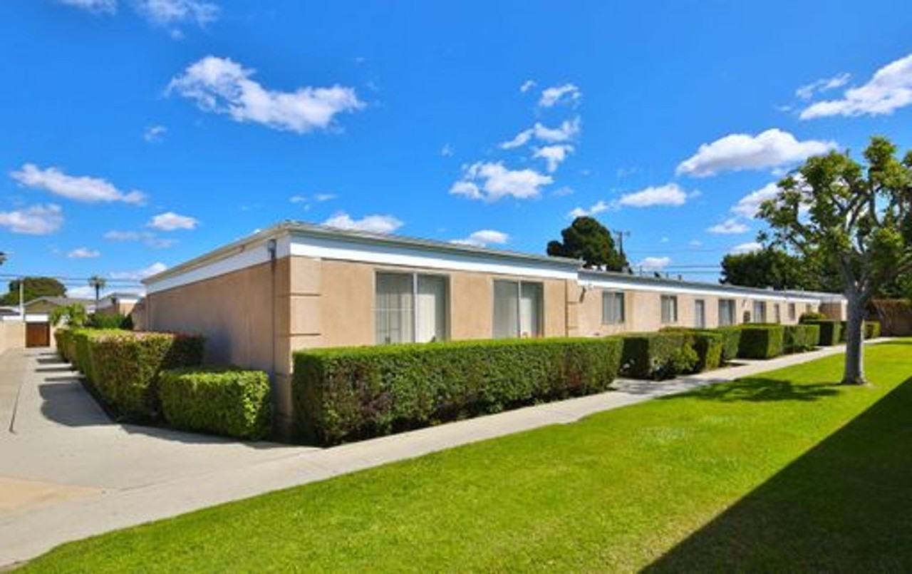 Townhome 2 bed 1.5 Bath in Anaheim - Photo 4 of 18