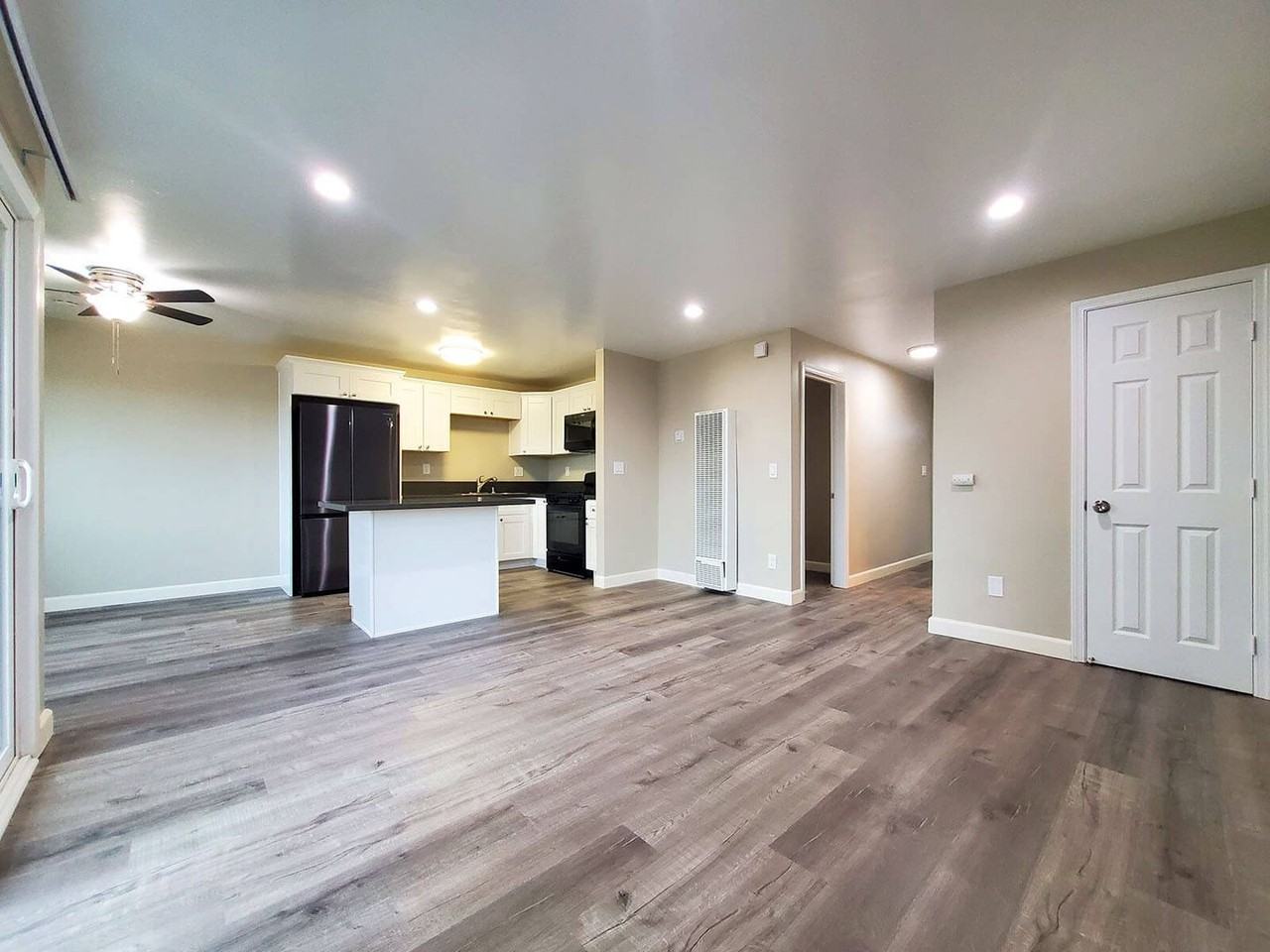 215 H Street - Photo 2 of 19