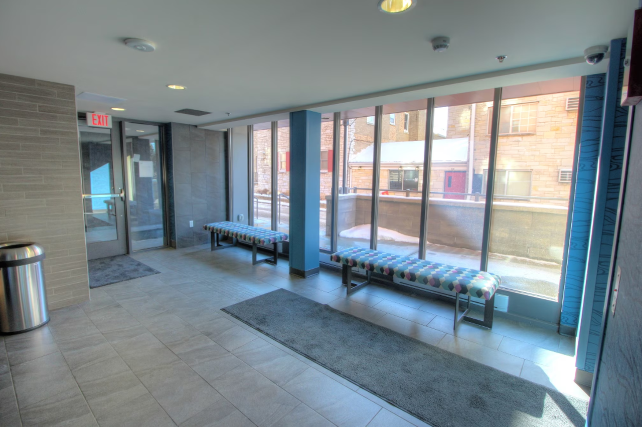 229 W Lakelawn Place - Photo 2 of 5