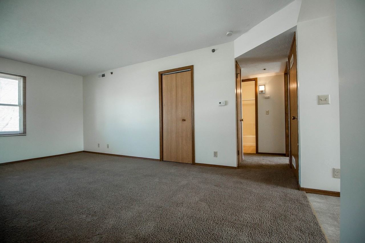 707 Golfcrest Rd S - Photo 3 of 17