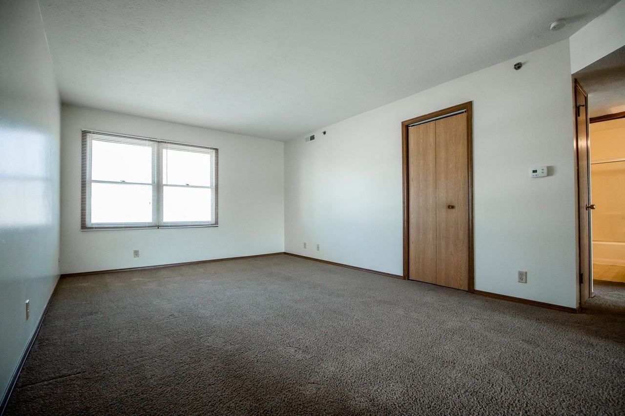 707 Golfcrest Rd S - Photo 4 of 17