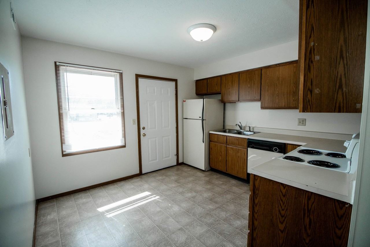 707 Golfcrest Rd S - Photo 7 of 17