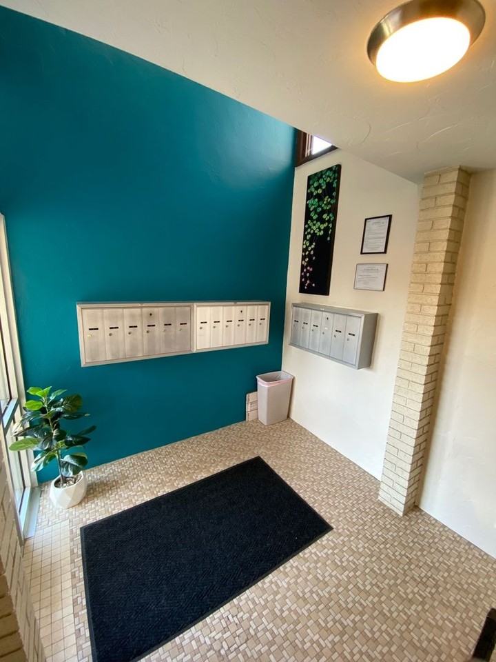 Yale Place - Photo 7 of 10