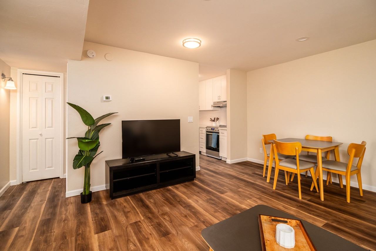 Union On Bellevue - Photo 3 of 34