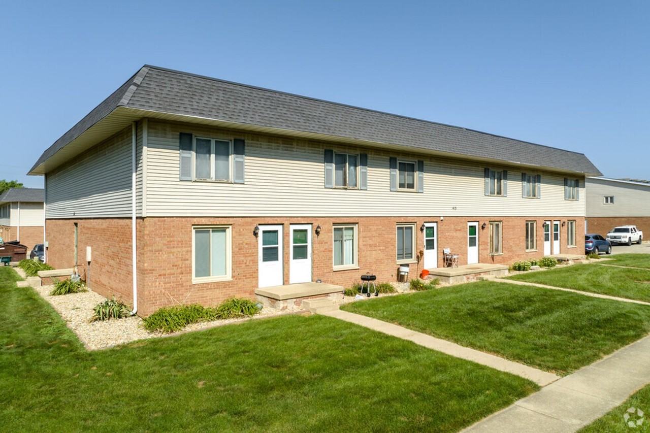 Pinecrest Apartments - Photo 2 of 7