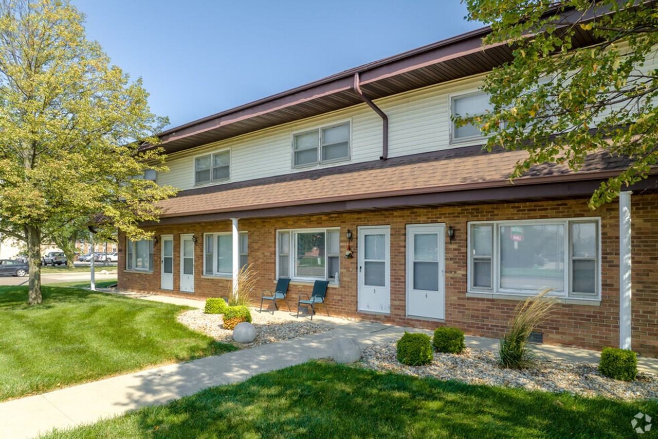 Pinecrest Apartments - Photo 4 of 7