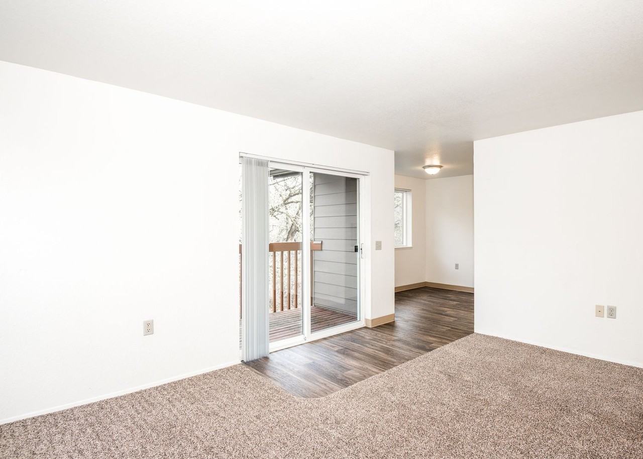 Rivercrest Apartments - Photo 5 of 33