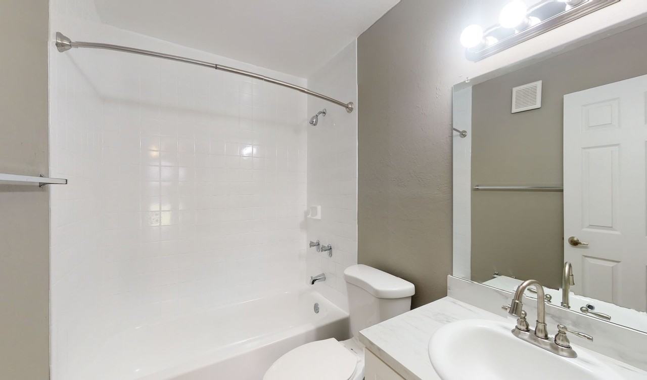 Seville Apartments. A Beautiful apartments is waiting for you to make it a Home. Great Specials Today! - Photo 7 of 20