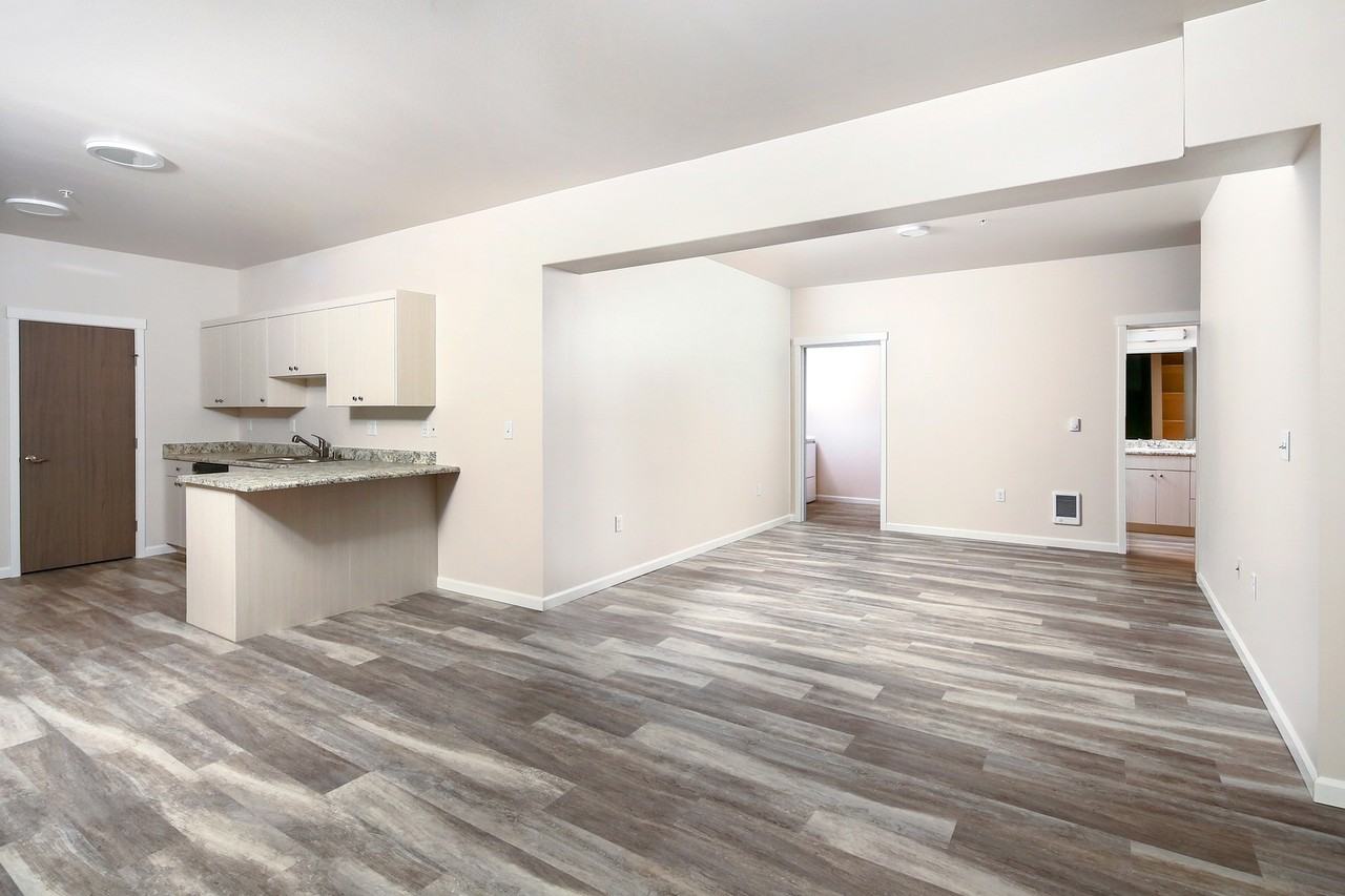 East Ridge Apartments - Photo 6 of 37