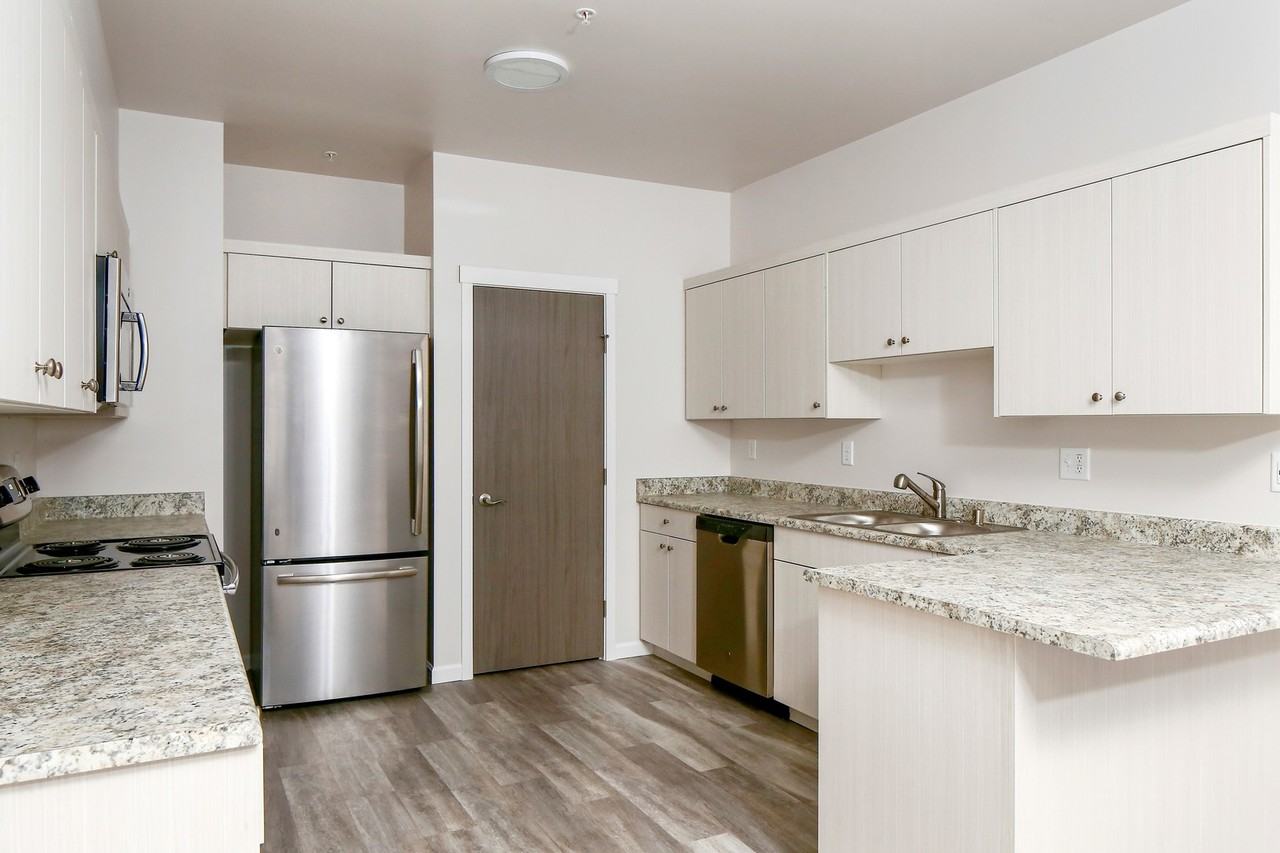East Ridge Apartments - Photo 4 of 37