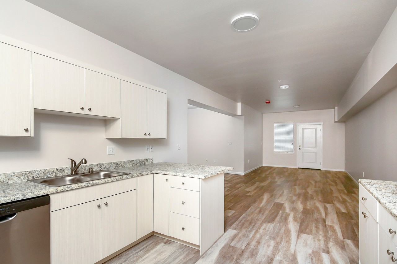 East Ridge Apartments - Photo 5 of 37