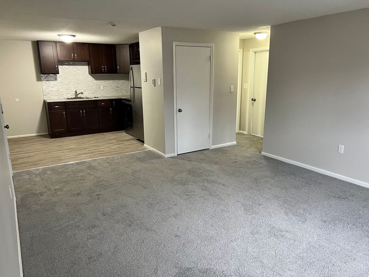 Water's Edge Apartments - Photo 3 of 11