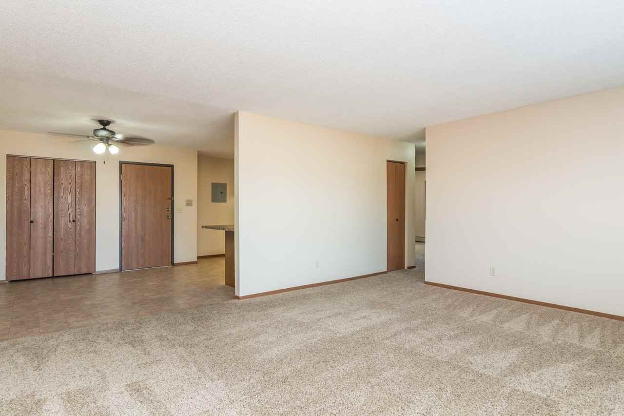 Southern Hills - Photo 2 of 9