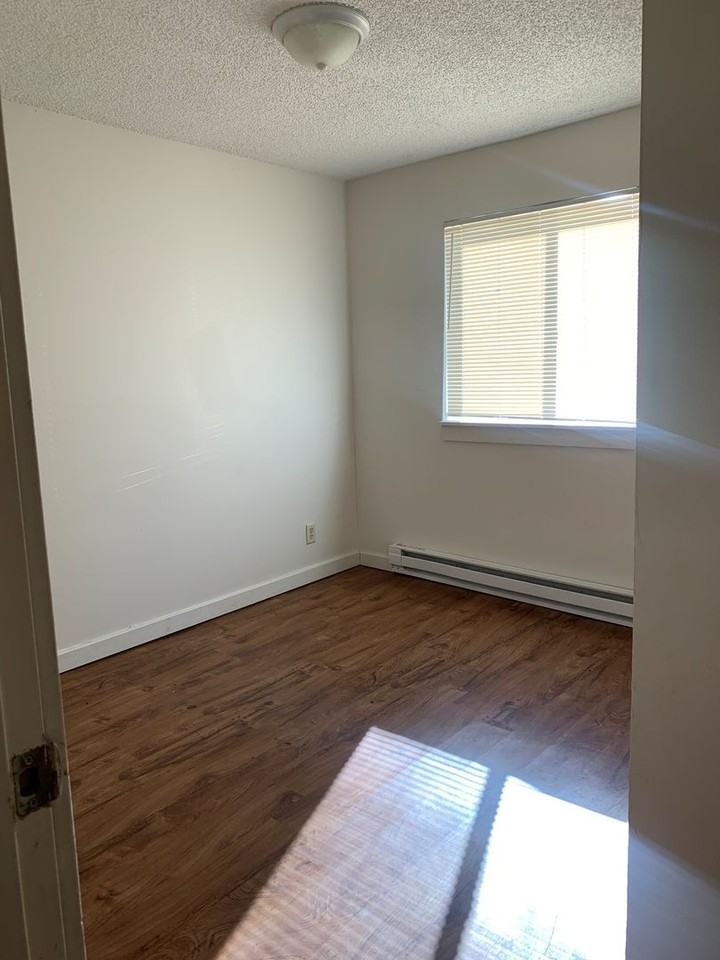 Sommerset Apartments - Photo 4 of 7