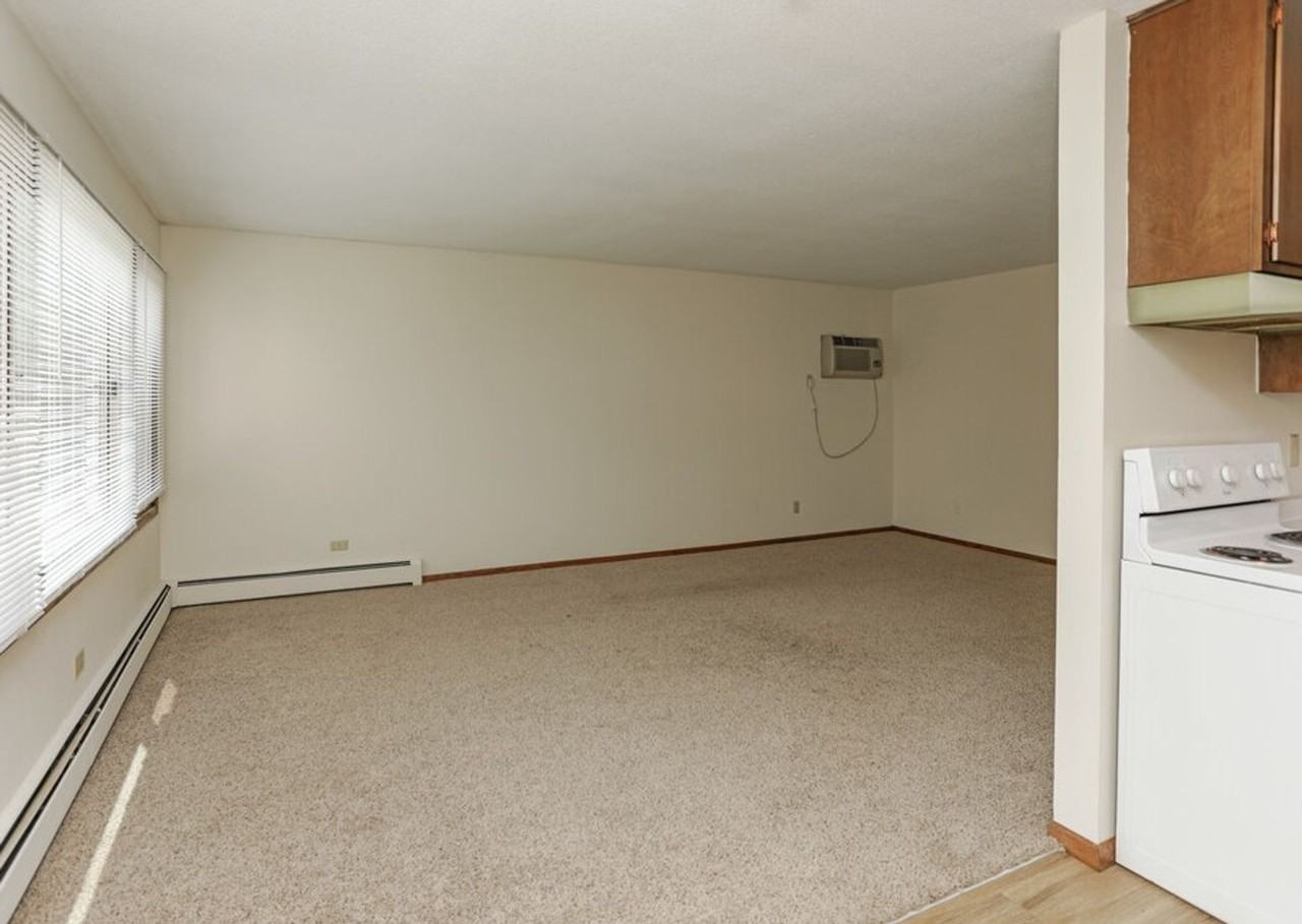 3925 W. 31st St. - Photo 3 of 8