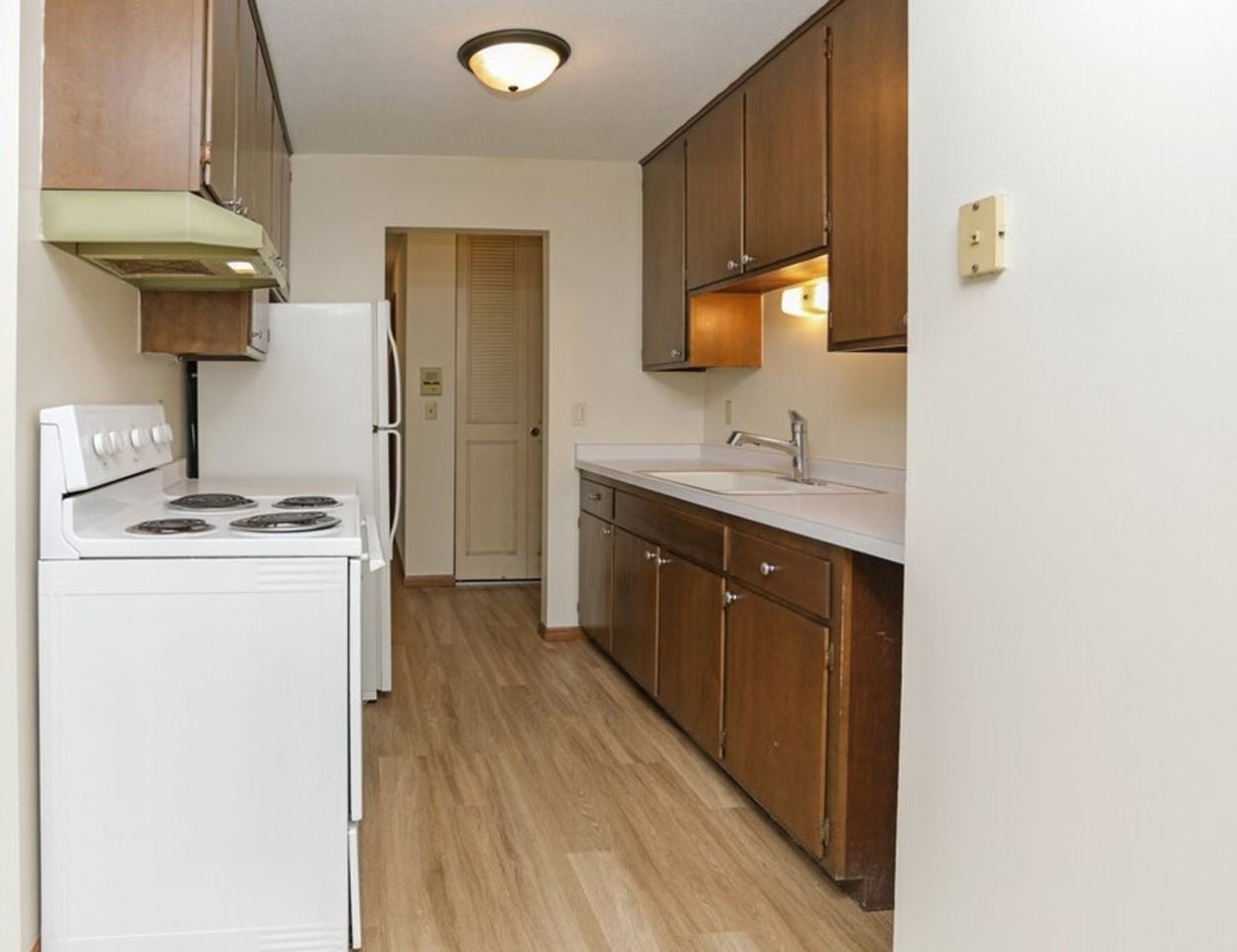 3925 W. 31st St. - Photo 4 of 8