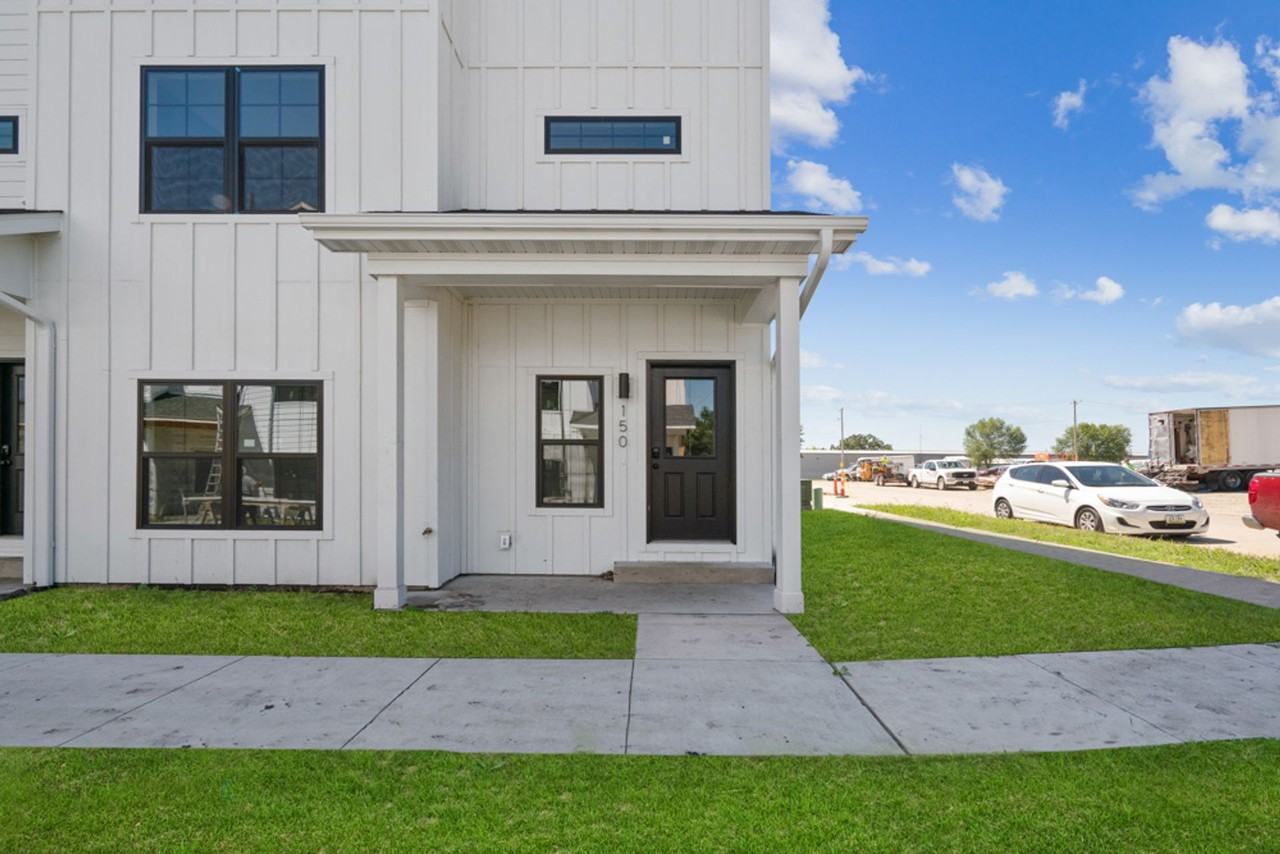 180 S 15th St - Photo 2 of 34