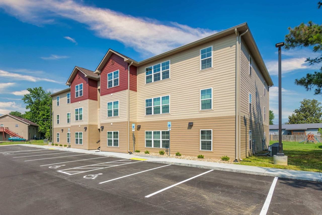 Eastgate Condominiums Apartments 404 Henderson Chapel Rd, Pigeon