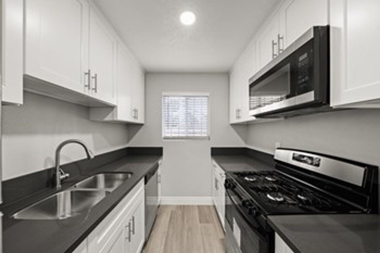 Imperial (910) - Photo 2 of 9