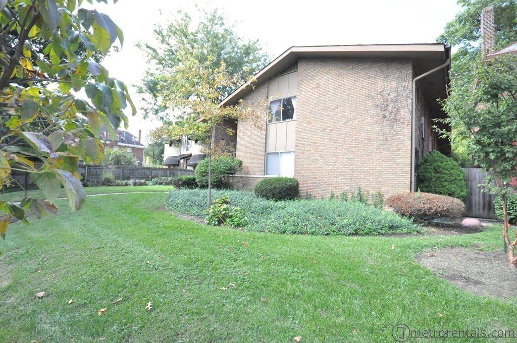 47 Auburn Avenue — Franklin Park / Olde Towne East Apartments, Columbus, OH - Photo 2 of 14
