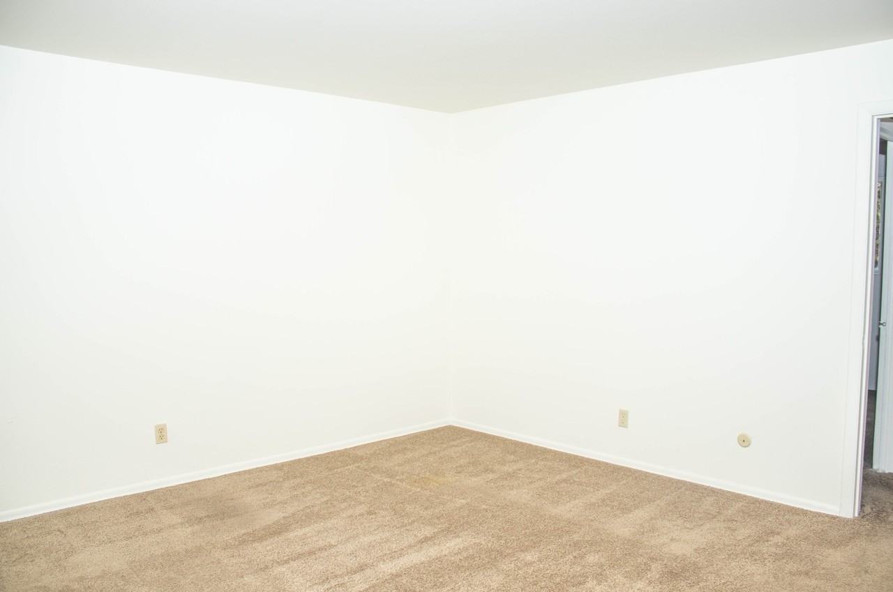 47 Auburn Avenue — Franklin Park / Olde Towne East Apartments, Columbus, OH - Photo 3 of 14