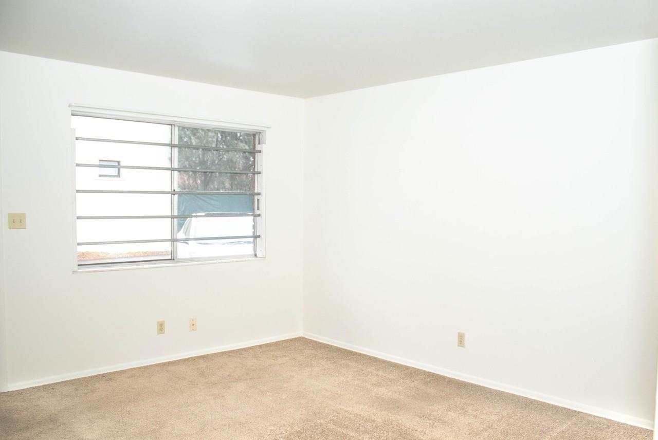 47 Auburn Avenue — Franklin Park / Olde Towne East Apartments, Columbus, OH - Photo 4 of 14
