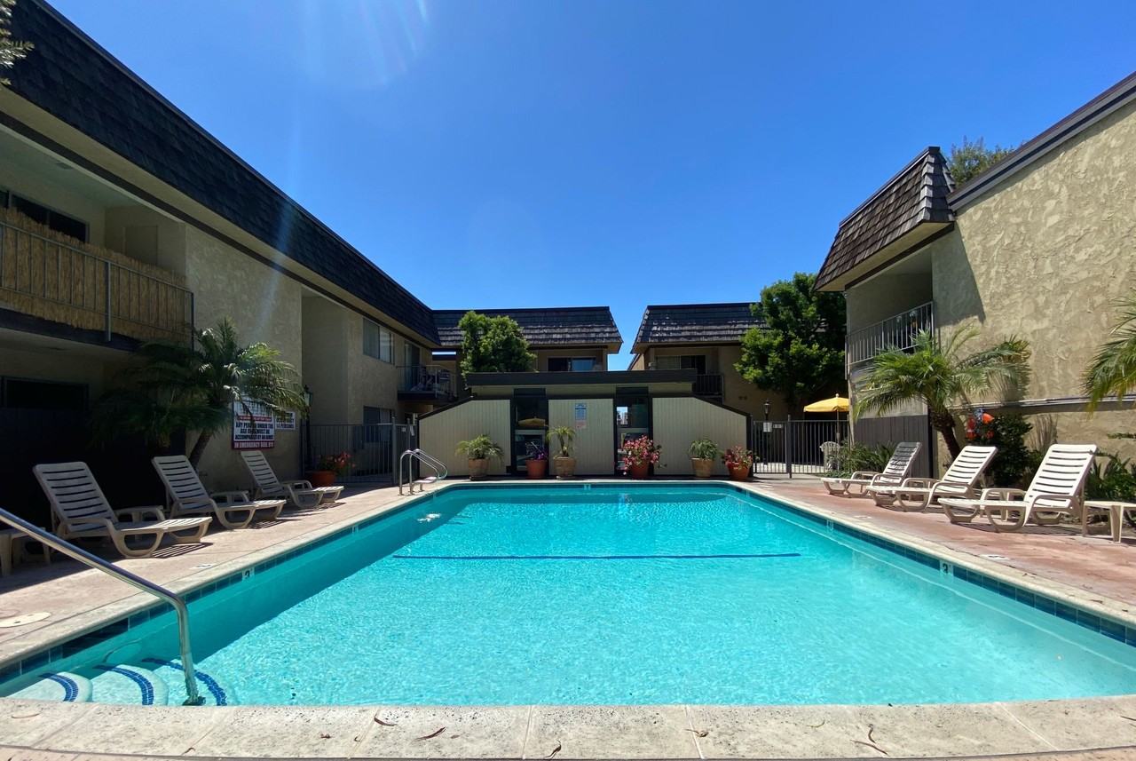 Parkwood Gardens Apartments - Photo 2 of 12