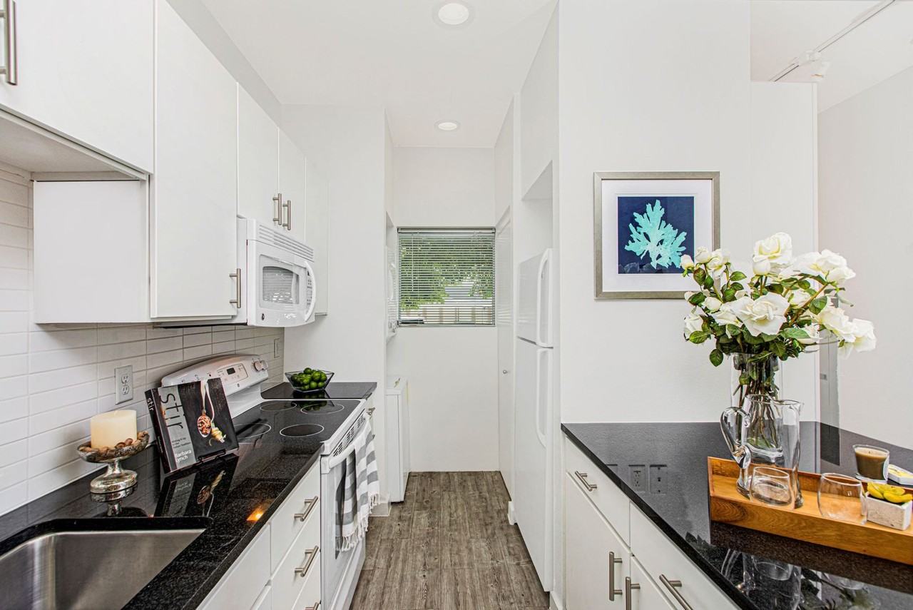 The 1010 - Photo 2 of 24