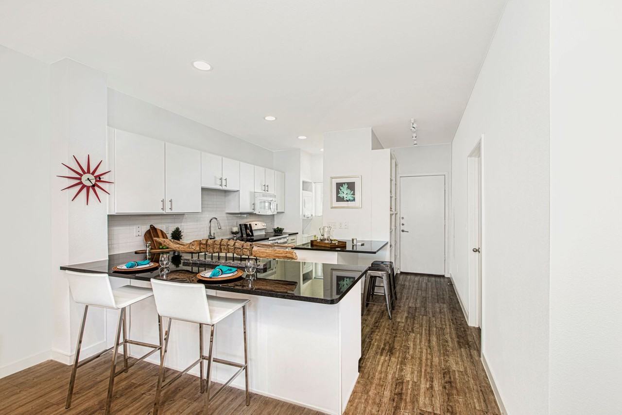 The 1010 - Photo 4 of 24