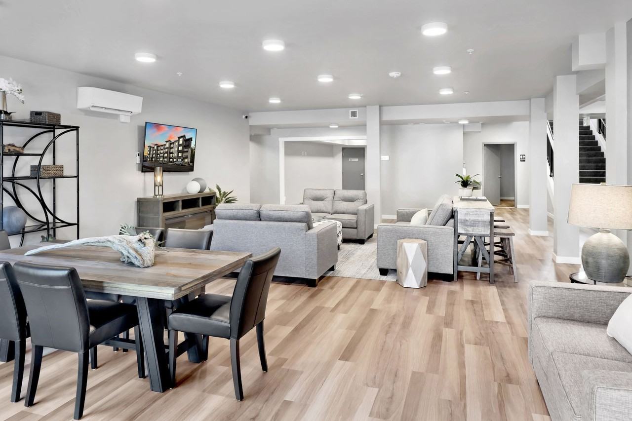 Beautiful Brand - Photo 5 of 50