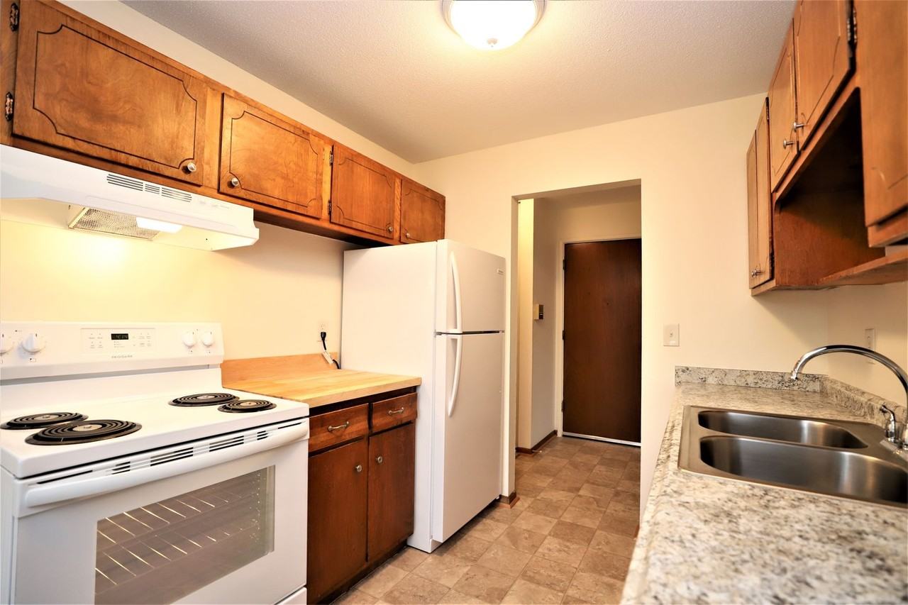 Akins/Miska Apartments - 7701 - Photo 4 of 13