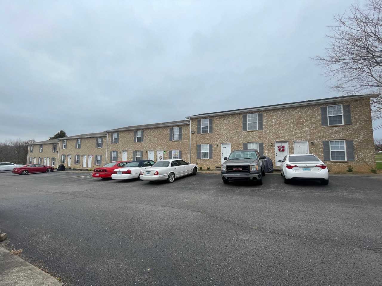 Autovilla Townhomes Apartments 636 Westport Rd, Elizabethtown, KY