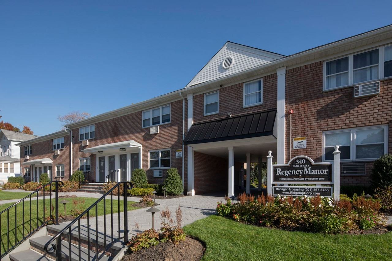 Regency Manor: In - Photo 3 of 27