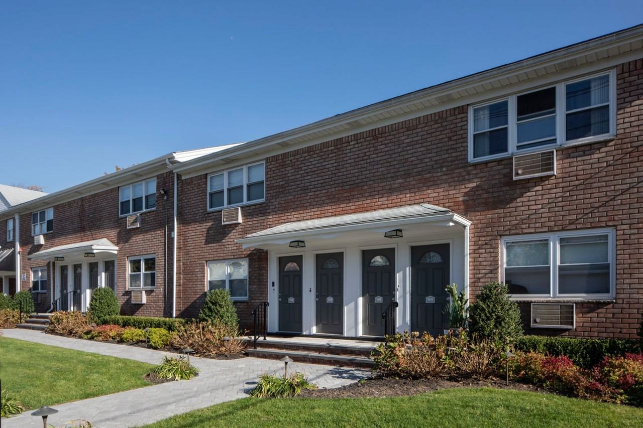 Regency Manor: In - Photo 4 of 27