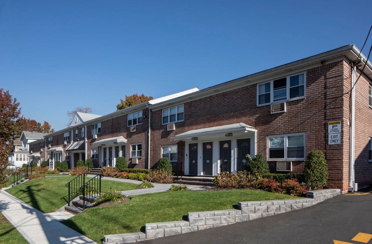 Regency Manor: In - Photo 5 of 27