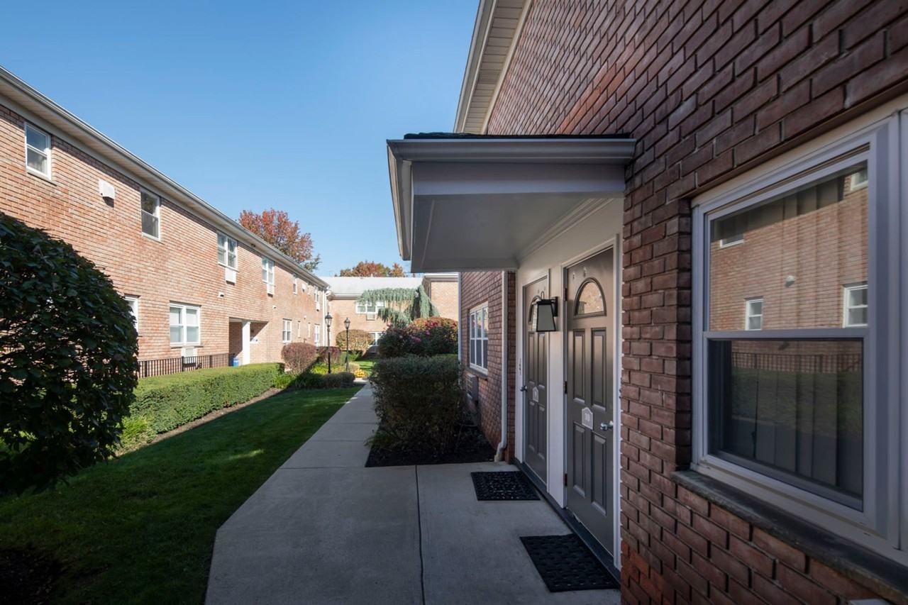 Regency Manor: In - Photo 7 of 27