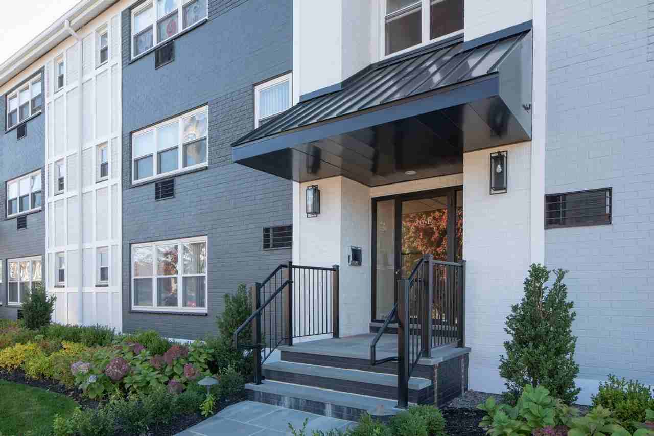 Hickory Manor: In - Photo 6 of 29