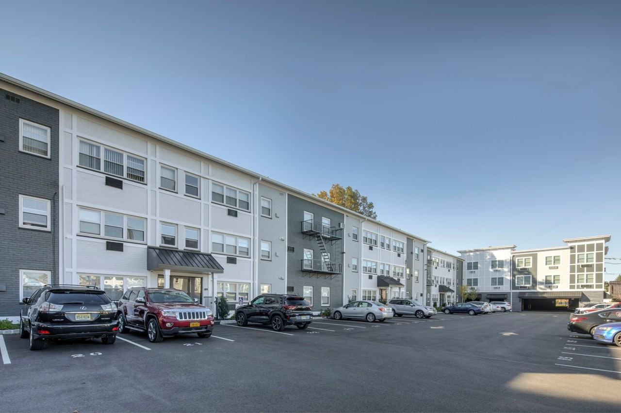 Hickory Manor: In - Photo 7 of 29