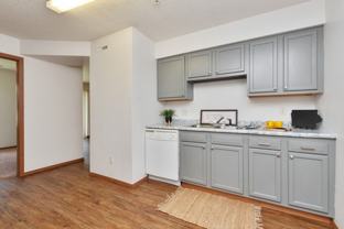 421 S Dodge St - Photo 1 of 1